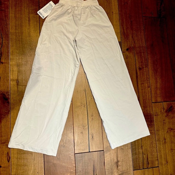 Lululemon Swift Mid-rise Wide leg Pants Bone Size 2 - Picture 4 of 7